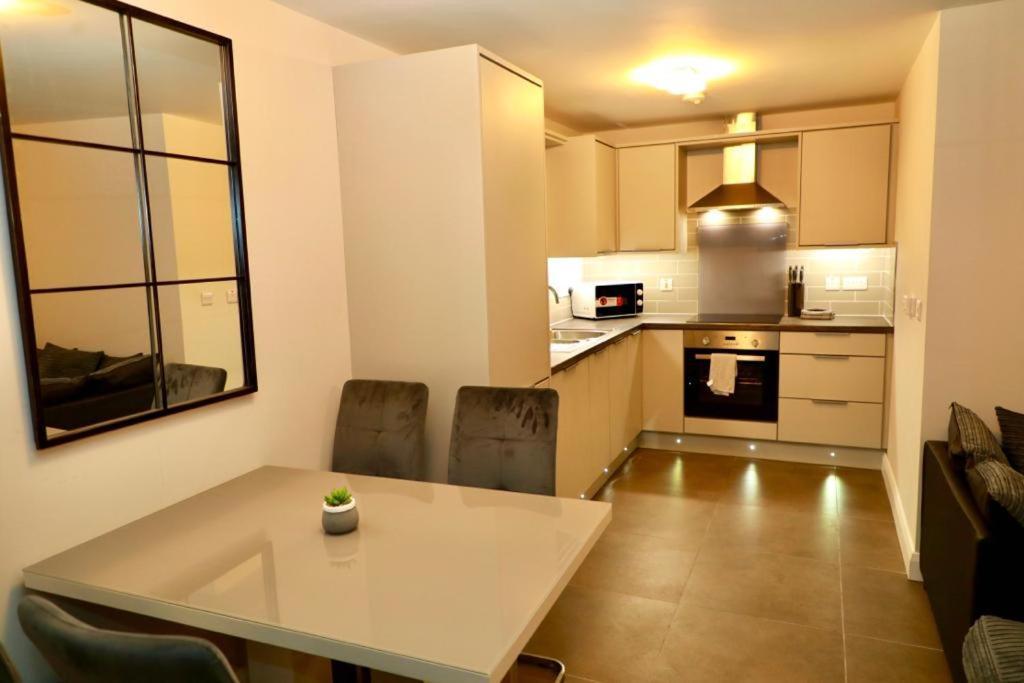 Lovely 2- Bedroom Apartment In Belfast Exterior photo